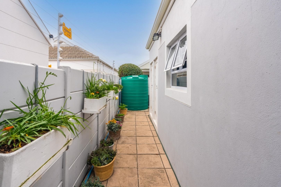 4 Bedroom Property for Sale in Sunningdale Western Cape